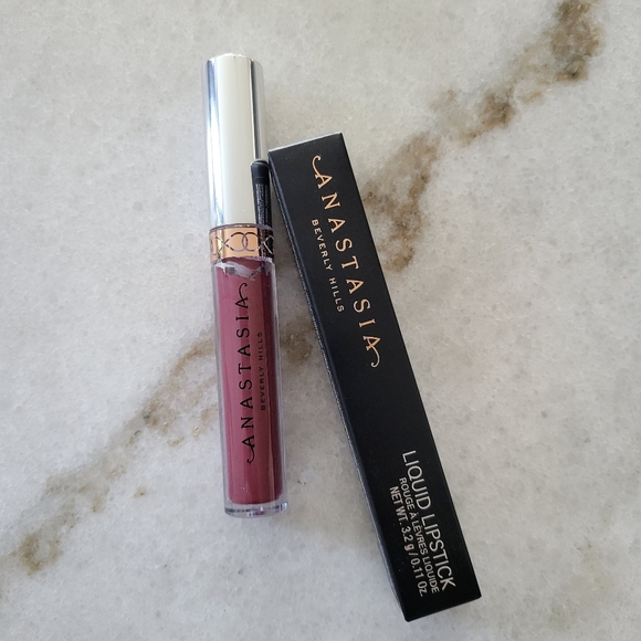 MAKEUP BUNDLE - Picture 2 of 3